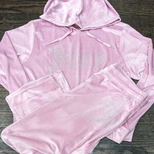 Large juicy couture sleepwear set worn twice no stain tears or rips